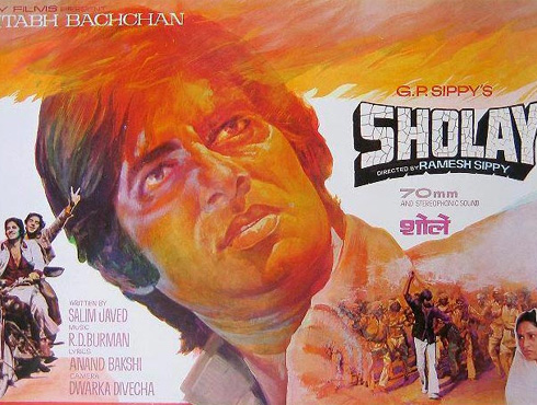 <h3>शोले</h3><br/>भारतीय सिनेजगतातील मौलाचा दगड ठरलेला सिनेमा म्हणजे ‘शोले’. रमेश सिप्पी यांचं महाकाव्य ठरलेल्या शोले सिनेमात मनोरंजनाचा पूर्ण मसाला होता. यात पुन्हा अमिताभ जया एकत्र होते. पण लोकांना आवडली ती अमिताभची धर्मेंद्रसोबतची ‘जय-वीरू’ची जोडी. ‘ब्रिटीश फिल्म इन्स्टिट्यूट’च्या मतदानातही ‘टॉप १० भारतीय सिनेमां’मध्ये शोलेचा नंबर वरचा लागतो.