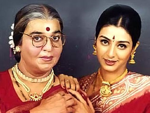 <h3>चाची ४२०</h3><br/>या सिनेमात कमल हासन असा काही सजला होता की तो खरोखर म्हातारी महाराष्ट्रीयन ब्राह्मण बाई वाटत होता. आपल्या बायकोशी घटस्फोट झाल्यावर आणि मुलीपासून ताटातूट झाल्यावर त्यांना भेटण्याची संधी म्हणून तो म्हाताऱ्या बाईच्या वेषात घरामध्ये शिरतो आणि आपल्या मुलीची आया म्हणून काम करू लागतो. मात्र या मध्ये त्याचाच सासरा बाई वेषातील जयप्रकाश (कमल हासन)च्या प्रेमात पडतो आणि धमाल सुरू होते. या सिनेमातील कमल हासनचं टायमिंग आणि वेषांतराची गंमत पाहून हसता हसता पुरेवाट होते.