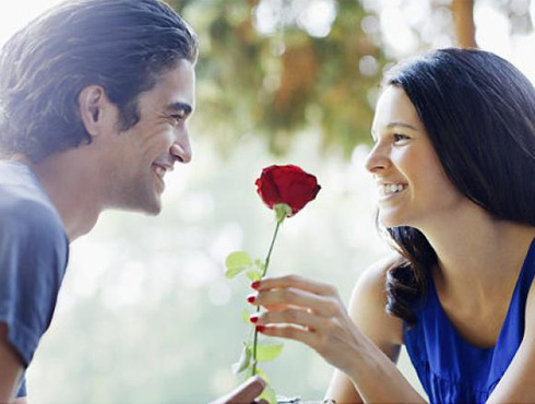 <h3>जागा आणि वेळ</h3><br/>तुम्ही ज्या ठिकाणी भेटणार आहे ती जागा दोघांनाही माहित असायला हवी नाहीतर आयत्या वेळेस जागा शोधण्यासंबधी गोंधळ होईल. तसेच ज्या दिवशी भेटणार आहात त्यादिवशी सकाळी पुन्हा एकदा एकमेकांना कॉल करून भेटण्याची वेळ ठरवा.