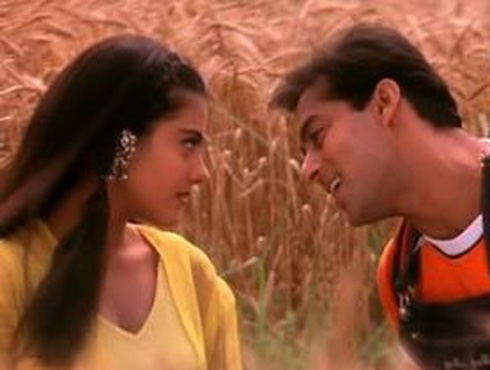 <h3>प्यार किया तो डरना क्या</h3><br/>या सिनेमात सलमान खानसोबत काजोलची भूमिका लोकांना आवडली. अतिशय साध्या आणि गोड मुलीची भूमिका या सिनेमात काजोलने केली.