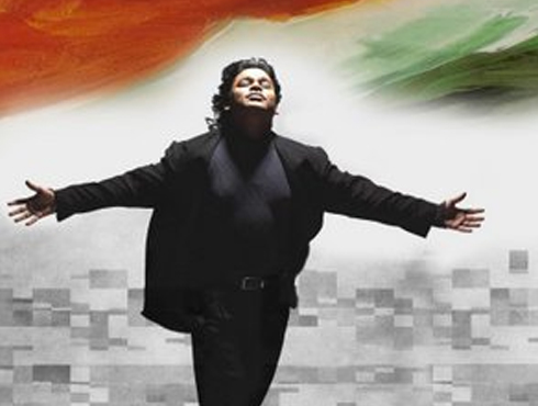 <h3>वंदे मातरम्...</h3><br/>`वंदे मातरम्...` ज्या घोषणेनं स्वातंत्र्याची भावना बळावते. त्या शब्दांना गीतबद्ध केलं बंकिमचंद्र चटोपाध्याय यांनी. `माँ तुझे सलाम` या अल्बमध्ये एका नव्या रुपात संगीतकार ए.आर.रहेमान यांनी हे गीत सादर केलं. <br><br><iframe width=