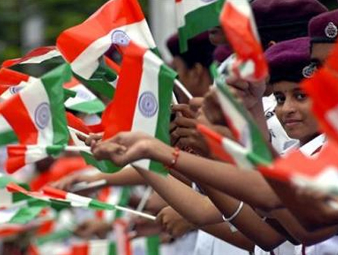 <h3>नन्ना मुन्ना राही हूँ, देश का सिपाई हू...</h3><br/>नौशाद यांनी संगीतबद्ध केलेलं शांती माथूर चित्रपटातलं `नन्ना मुन्ना राही हूँ, देश का सिपाई हू...` हे गीत आजही चिमुकले आवडीनं गातात. <br><br><iframe width=