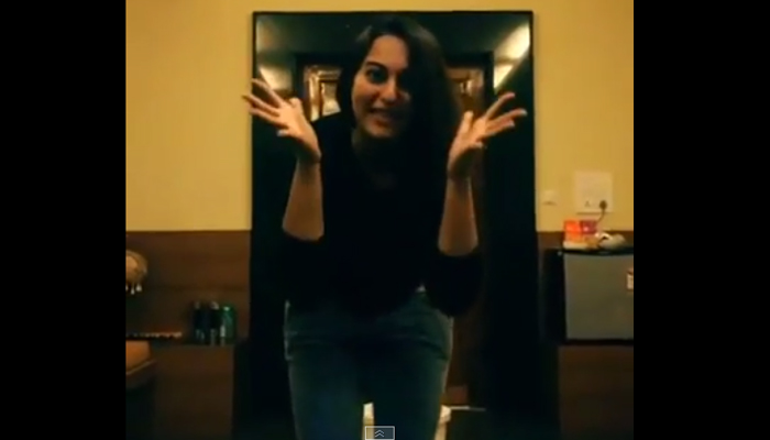 सोनाक्षी सिन्हा
<iframe width=