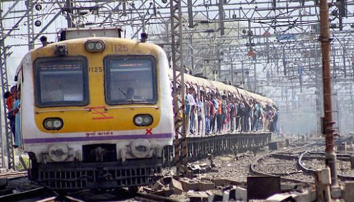 मुंबई लोकल प्रवास स्वस्त होण्याची शक्यता मुंबई लोकल प्रवास स्वस्त होण्याची शक्यता