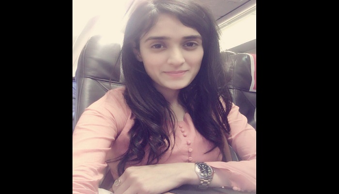 चुकीच्या पद्धतीने स्पर्श केल्याने अभिनेत्रीने कानाखाली वाजवली चुकीच्या पद्धतीने स्पर्श केल्याने अभिनेत्रीने कानाखाली वाजवली