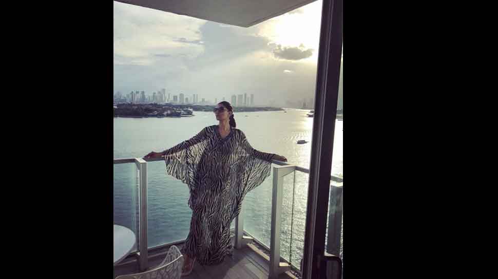 Sushmita sen enjoy holiday with daughters Sushmita sen enjoy holiday with daughters
