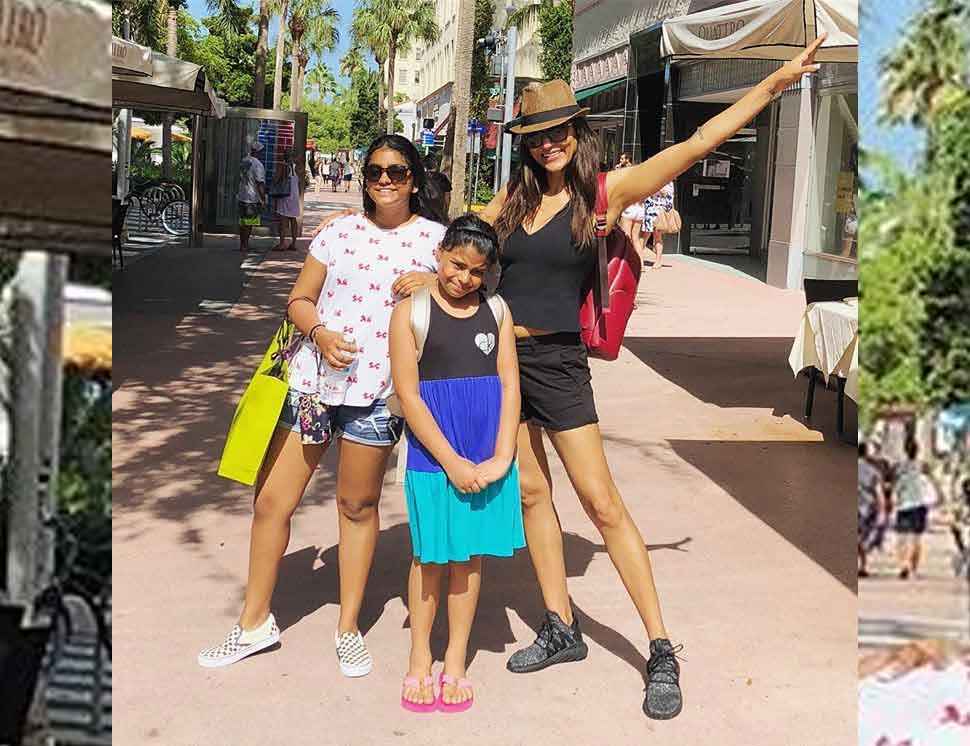Sushmita sen enjoy holiday with daughters Sushmita sen enjoy holiday with daughters