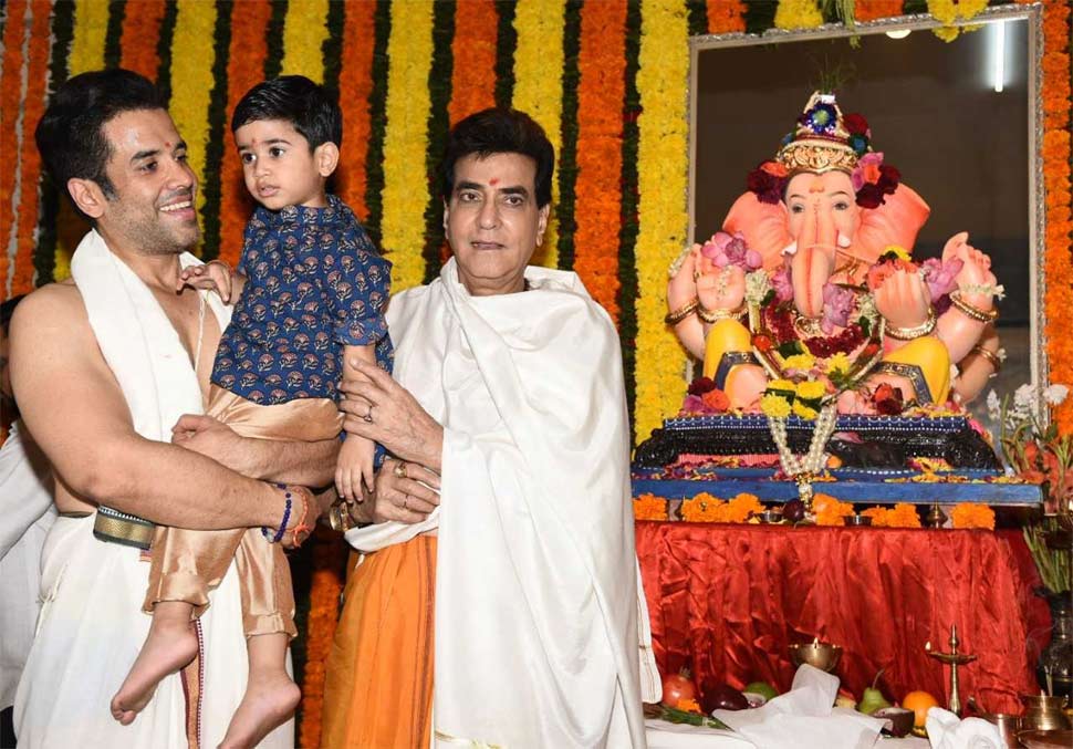 जितेंद्र आणि तुषार कपूर जितेंद्र आणि तुषार कपूर