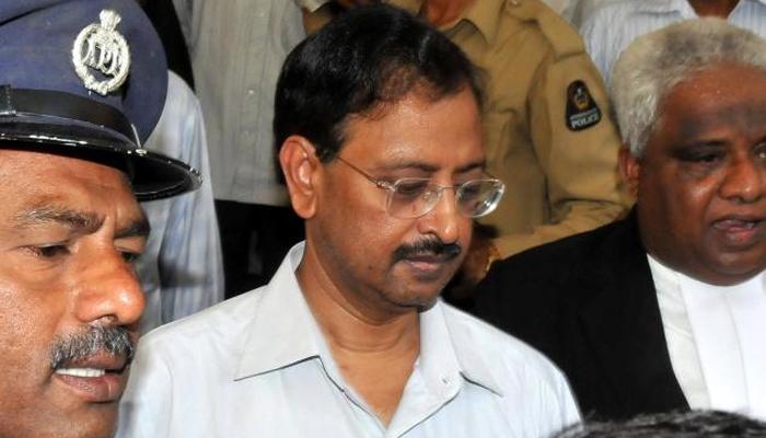सत्यम घोटाळा : चार वर्षानंतर सेबीनं 'राजू'वर घातली बंदी... सत्यम घोटाळा : चार वर्षानंतर सेबीनं 'राजू'वर घातली बंदी...