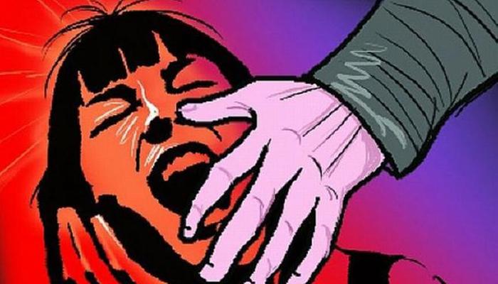 तपासणीच्या नावाखाली मुलुंडमध्ये डॉक्टरचा मुलीवर बलात्कार तपासणीच्या नावाखाली मुलुंडमध्ये डॉक्टरचा मुलीवर बलात्कार
