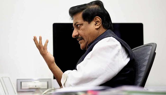 पृथ्वीराज चव्हाणांच्या 'त्या' जाहिरातीवर बंदी! पृथ्वीराज चव्हाणांच्या 'त्या' जाहिरातीवर बंदी!