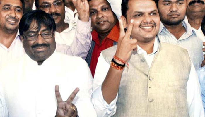 अर्थमंत्री मुनगंटीवार यांची तिरुपतीवारी ठेकेदाराच्या खर्चाने अर्थमंत्री मुनगंटीवार यांची तिरुपतीवारी ठेकेदाराच्या खर्चाने