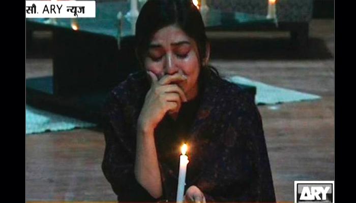 हताश पाकिस्तान : 'बुलेटीन'मध्येच हमसून हमसून रडली न्यूज अँकर! हताश पाकिस्तान : 'बुलेटीन'मध्येच हमसून हमसून रडली न्यूज अँकर!