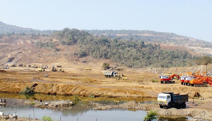 कोंढाणे धरणाच्या घोटाळ्याप्रकरणी चार अधिकाऱ्यांचं निलंबन कोंढाणे धरणाच्या घोटाळ्याप्रकरणी चार अधिकाऱ्यांचं निलंबन