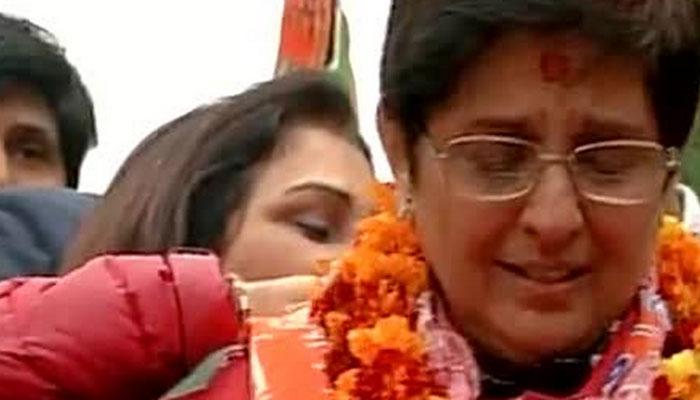 ...आणि किरण बेदींना 'अश्रू' कोसळले! ...आणि किरण बेदींना 'अश्रू' कोसळले!