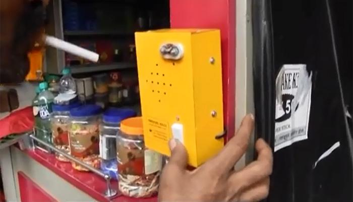 व्हिडिओ : एक छोटीशी युक्ती आणि 'फुक्यां'ना सुट्टी! व्हिडिओ : एक छोटीशी युक्ती आणि 'फुक्यां'ना सुट्टी!