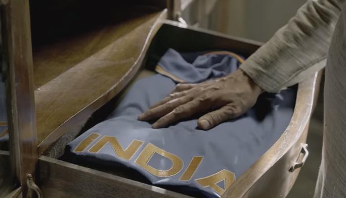 'क्रिकेट फॅन्स'च्या हृदयाला भिडणारा हा व्हिडिओ! 'क्रिकेट फॅन्स'च्या हृदयाला भिडणारा हा व्हिडिओ!
