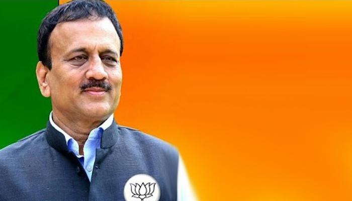 भ्रष्टाचाऱ्यांसमोर 'बुलेटमॅन'चं सपशेल सरेंडर भ्रष्टाचाऱ्यांसमोर 'बुलेटमॅन'चं सपशेल सरेंडर
