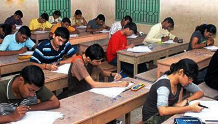 दहावीच्या परीक्षेचा सावळा गोंधळ, विद्यार्थ्यांचे हाल दहावीच्या परीक्षेचा सावळा गोंधळ, विद्यार्थ्यांचे हाल