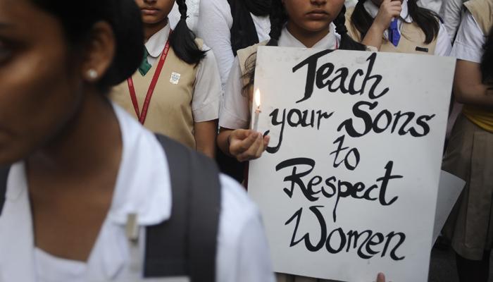 बहीण-भावाच्या नात्याला काळीमा, दोन सख्या बहीणींवर बलात्कार बहीण-भावाच्या नात्याला काळीमा, दोन सख्या बहीणींवर बलात्कार