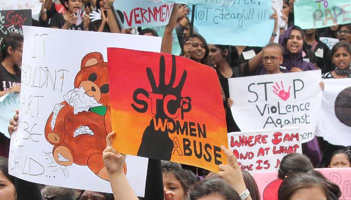 मुंबईतले गुन्हे वाढण्यामागे परप्रांतीय समाजकंटक : शिवसेना मुंबईतले गुन्हे वाढण्यामागे परप्रांतीय समाजकंटक : शिवसेना