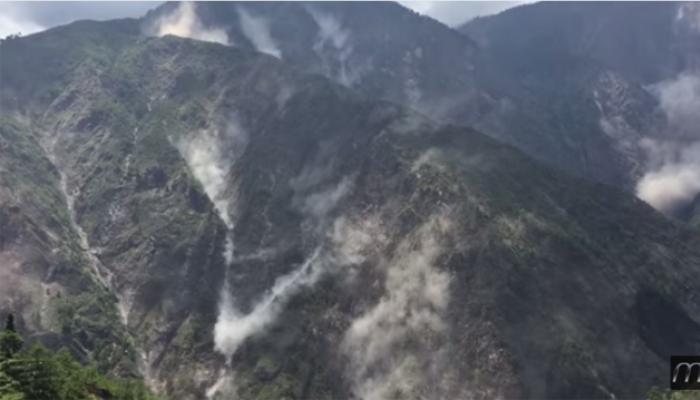नेपाळच्या दुसऱ्या भूकंपात झालेल्या भूस्खलनाचा भयानक व्हिडिओ नेपाळच्या दुसऱ्या भूकंपात झालेल्या भूस्खलनाचा भयानक व्हिडिओ