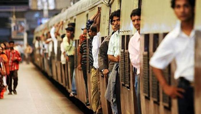'मरे'- मेगाब्लॉक संपला, पण प्रवाशांचे हाल सुरूच 'मरे'- मेगाब्लॉक संपला, पण प्रवाशांचे हाल सुरूच