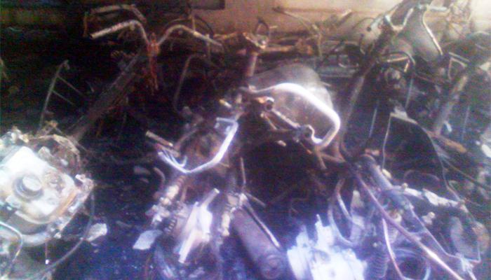 पुण्यात जळीतकांड, ९० गाड्या पेटविल्या पुण्यात जळीतकांड, ९० गाड्या पेटविल्या