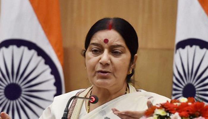 कोलगेट आरोपीच्या पासपोर्टसाठी काँग्रेस नेत्याकडून दबाव - सुषमा स्वराज कोलगेट आरोपीच्या पासपोर्टसाठी काँग्रेस नेत्याकडून दबाव - सुषमा स्वराज