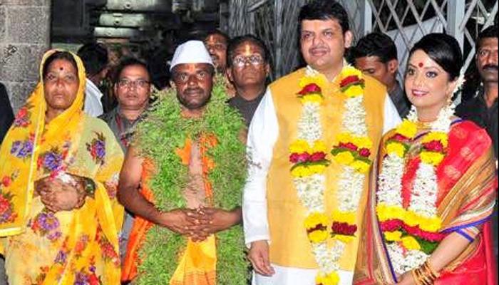 तब्बल सोळा वर्षांपासून अनवाणी पायाने वारी अन् पुजेचा मान तब्बल सोळा वर्षांपासून अनवाणी पायाने वारी अन् पुजेचा मान
