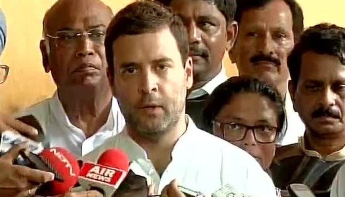 निलंबन कारवाई : काँग्रेसला मुलायम, मायावतींची साथ निलंबन कारवाई : काँग्रेसला मुलायम, मायावतींची साथ