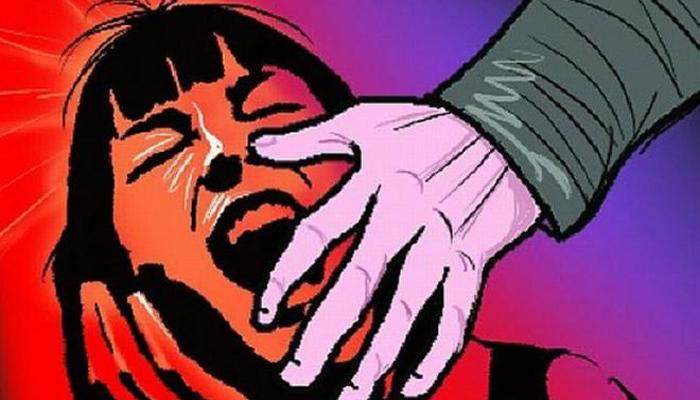 अल्पवयीन मुलीवर गँगरेप, रिक्षा चालकानं पकडवून दिलं आरोपींना अल्पवयीन मुलीवर गँगरेप, रिक्षा चालकानं पकडवून दिलं आरोपींना