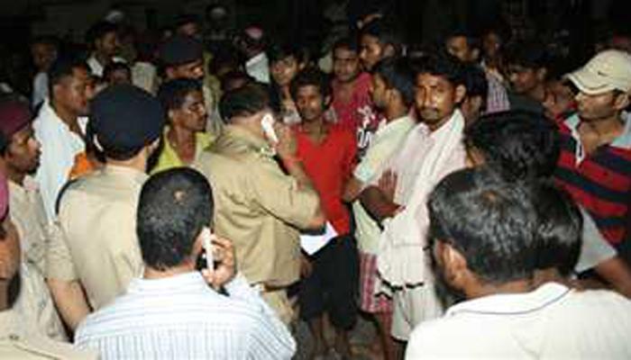 रेल्वेरूळ ओलांडतांना ५ ठार रेल्वेरूळ ओलांडतांना ५ ठार