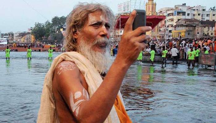 कुंभमेळ्यातला 'नो सेल्फी झोन'! कुंभमेळ्यातला 'नो सेल्फी झोन'!