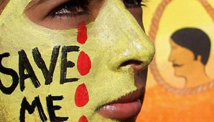 बदनापूरमध्ये संताप, बलात्कारानंतर अल्पवीयन सहा महिन्याची प्रेग्नंट बदनापूरमध्ये संताप, बलात्कारानंतर अल्पवीयन सहा महिन्याची प्रेग्नंट