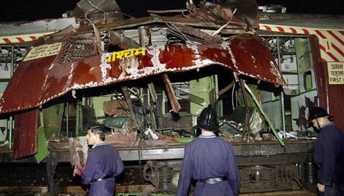2006 मुंबई बॉम्बस्फोट प्रकरणी 5 जणांना फाशी, तर 7 जणांना जन्मठेप 2006 मुंबई बॉम्बस्फोट प्रकरणी 5 जणांना फाशी, तर 7 जणांना जन्मठेप