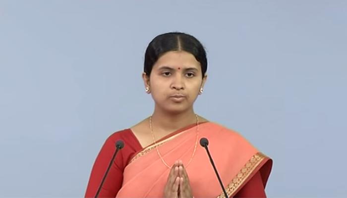 'सनातन'च्या तावडीतून तरुण आपल्या मुलीला सोडवण्यासाठी झगडतोय बाप! 'सनातन'च्या तावडीतून तरुण आपल्या मुलीला सोडवण्यासाठी झगडतोय बाप!
