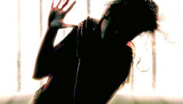 बंगळुरूत २२ वर्षीय कॉल सेंटरमधील महिला कर्मचाऱ्यावर गँगरेप बंगळुरूत २२ वर्षीय कॉल सेंटरमधील महिला कर्मचाऱ्यावर गँगरेप