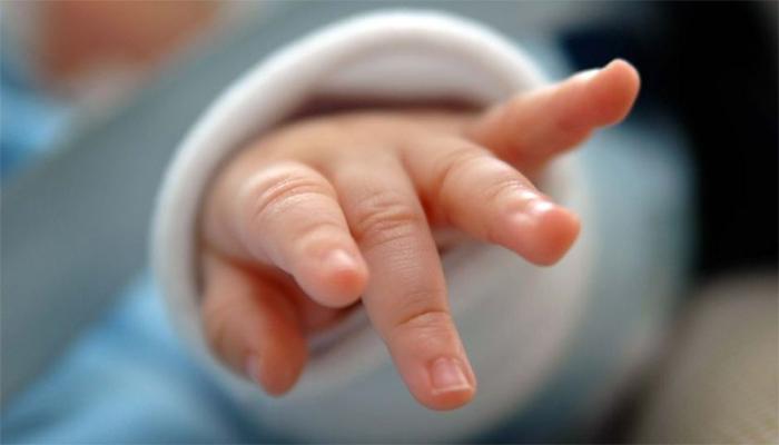 बसच्या चाकाजवळ सापडलं एका महिन्याचं अर्भक बसच्या चाकाजवळ सापडलं एका महिन्याचं अर्भक
