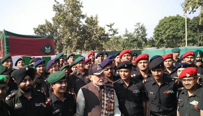 कुटुंबासोबत साजरी करतोय दिवाळी - नरेंद्र मोदी कुटुंबासोबत साजरी करतोय दिवाळी - नरेंद्र मोदी