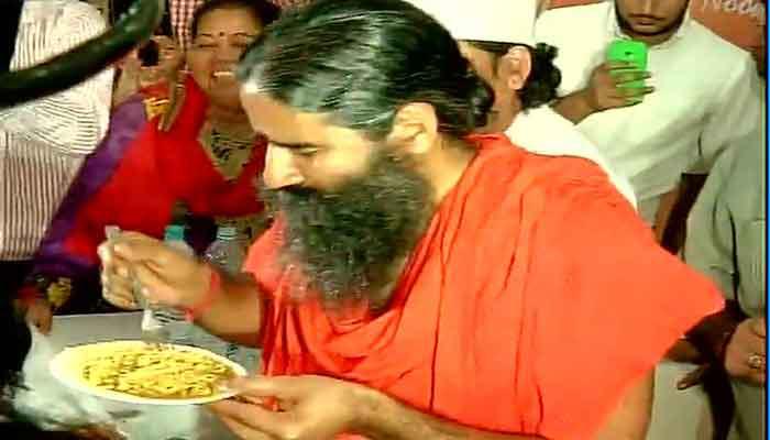 रामदेव बाबांचे आटा न्यूडल्सही वादाच्या भोवऱ्यात रामदेव बाबांचे आटा न्यूडल्सही वादाच्या भोवऱ्यात