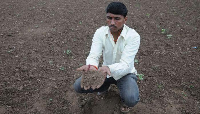 ... महाराष्ट्रातल्या दुष्काळाची अशी पाहणी करतंय केंद्रीय पथक! ... महाराष्ट्रातल्या दुष्काळाची अशी पाहणी करतंय केंद्रीय पथक!