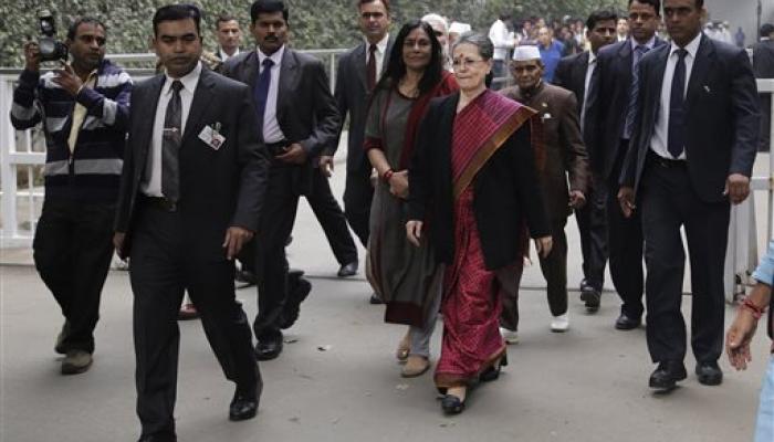 देशभरात काँग्रेसचे आंदोलन, मुंबईत निदर्शने करणाऱ्यांना पोलिसांनी घेतले ताब्यात देशभरात काँग्रेसचे आंदोलन, मुंबईत निदर्शने करणाऱ्यांना पोलिसांनी घेतले ताब्यात