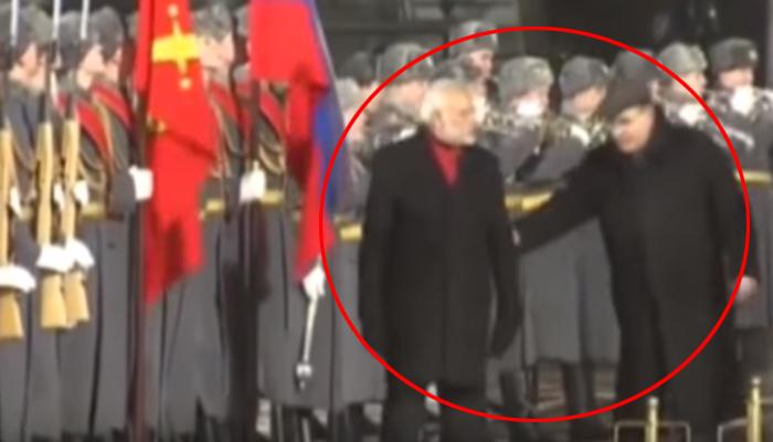 व्हिडिओ : रशियात पंतप्रधान मोदी राष्ट्रगीताला स्तब्ध उभं राहणंच विसरले! व्हिडिओ : रशियात पंतप्रधान मोदी राष्ट्रगीताला स्तब्ध उभं राहणंच विसरले!