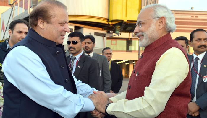 मोदींच्या शरीफ भेटीचं लालकृष्ण अडवाणींकडून कौतुक मोदींच्या शरीफ भेटीचं लालकृष्ण अडवाणींकडून कौतुक