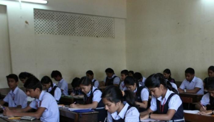 अनुदानित शाळांमध्ये सीसीटीव्ही बसवण्याचे आदेश अनुदानित शाळांमध्ये सीसीटीव्ही बसवण्याचे आदेश