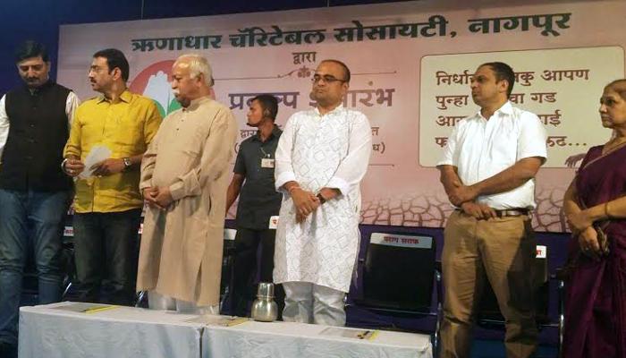 सरकारच्या मदतीपेक्षा शेतकऱ्यांसाठी समाजाने पुढे यावं : मोहन भागवत सरकारच्या मदतीपेक्षा शेतकऱ्यांसाठी समाजाने पुढे यावं : मोहन भागवत
