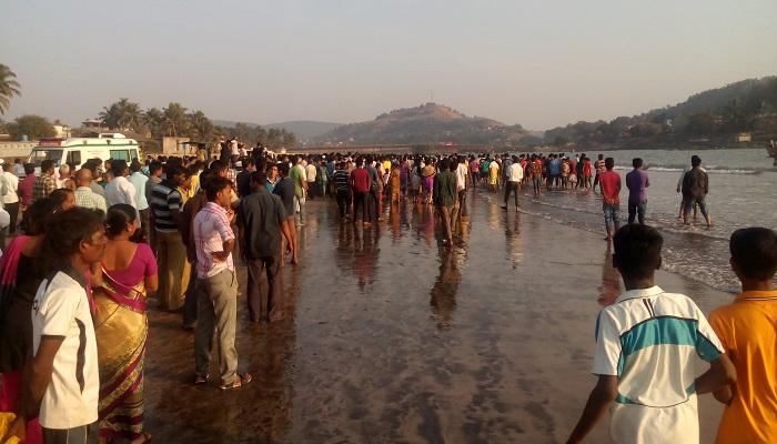 पुण्यातील १४ विद्यार्थ्यांचा समुद्रात बुडून मृत्यू पुण्यातील १४ विद्यार्थ्यांचा समुद्रात बुडून मृत्यू