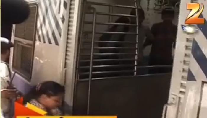 लोकलमध्ये स्वयंचलित दरवाजांच्या संकल्पनेला कंपनीचा नकार लोकलमध्ये स्वयंचलित दरवाजांच्या संकल्पनेला कंपनीचा नकार