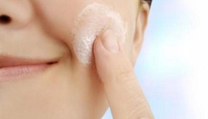 सॉफ्ट, सिल्की स्किनसाठी घरच्या घरी बनवा स्क्रब! सॉफ्ट, सिल्की स्किनसाठी घरच्या घरी बनवा स्क्रब!